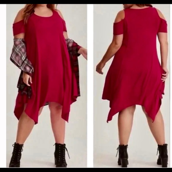 NWOT Torrid Red Challis Cold Shoulder Trapeze Dress - Size 0 - Picture 1 of 3